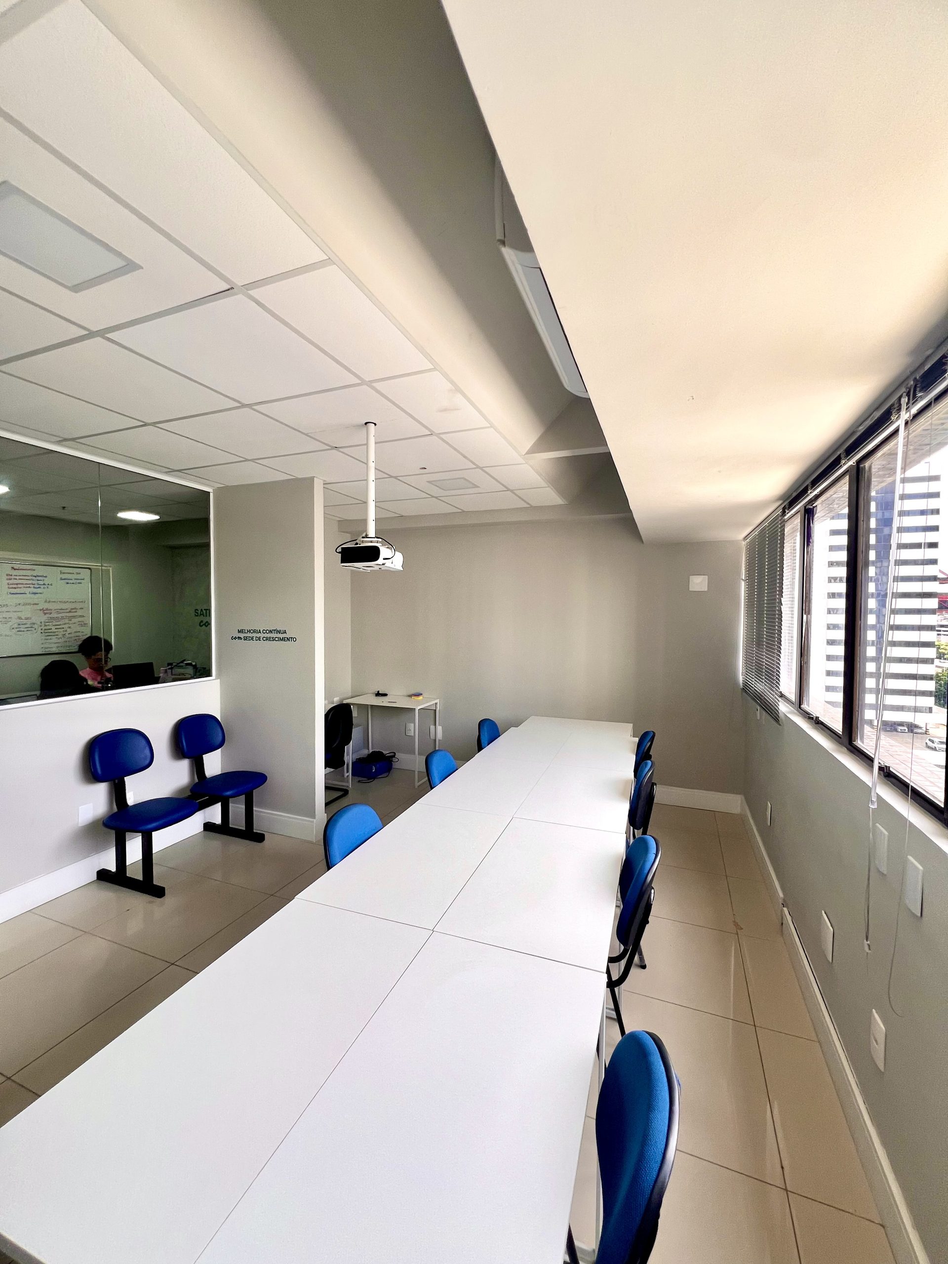 Equipe LongevCare em atendimento humanizado